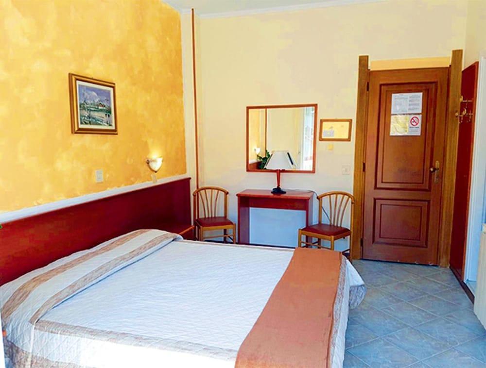 Hotel Capri دْيانو مارينا المظهر الخارجي الصورة