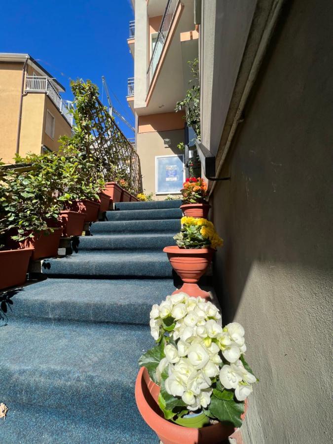 Hotel Capri دْيانو مارينا المظهر الخارجي الصورة