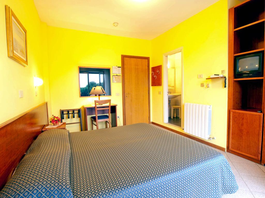 Hotel Capri دْيانو مارينا الغرفة الصورة